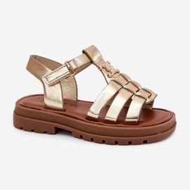 Sandales des filles avec un détail en or décoratif d'or 5