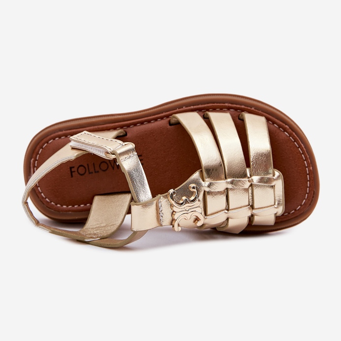 Sandales des filles avec un détail en or décoratif d'or 2