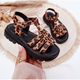 Sandales des filles avec un détail de léopard décoratif brun 5