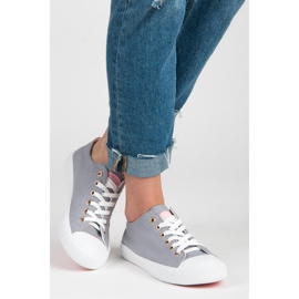 Baskets grises 1