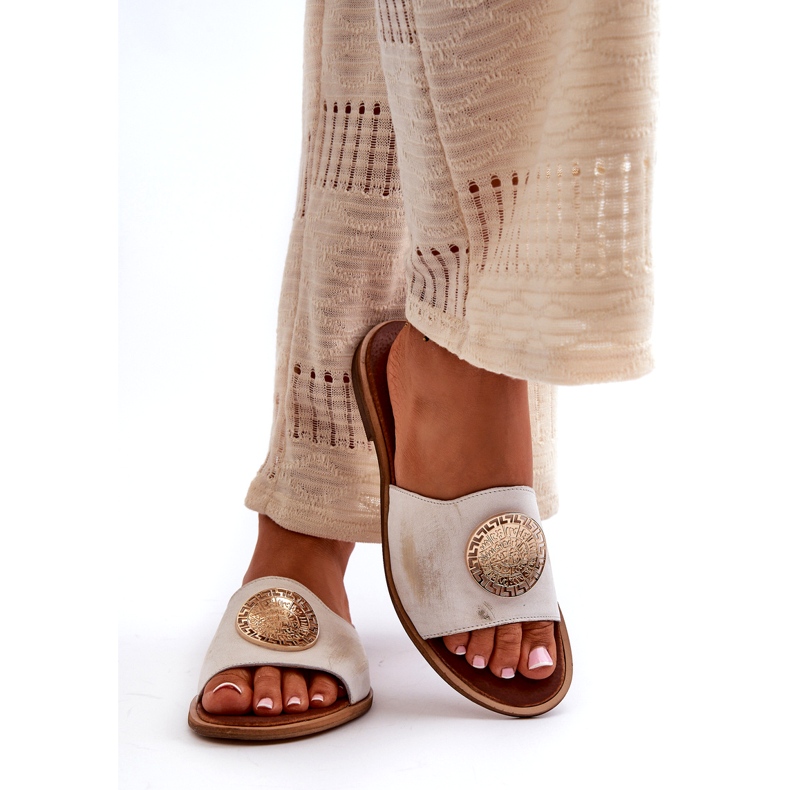 Zazoo Tongs 2938 en Cuir à Talon Plat avec Décoration Dorée, Brossées blanc 2