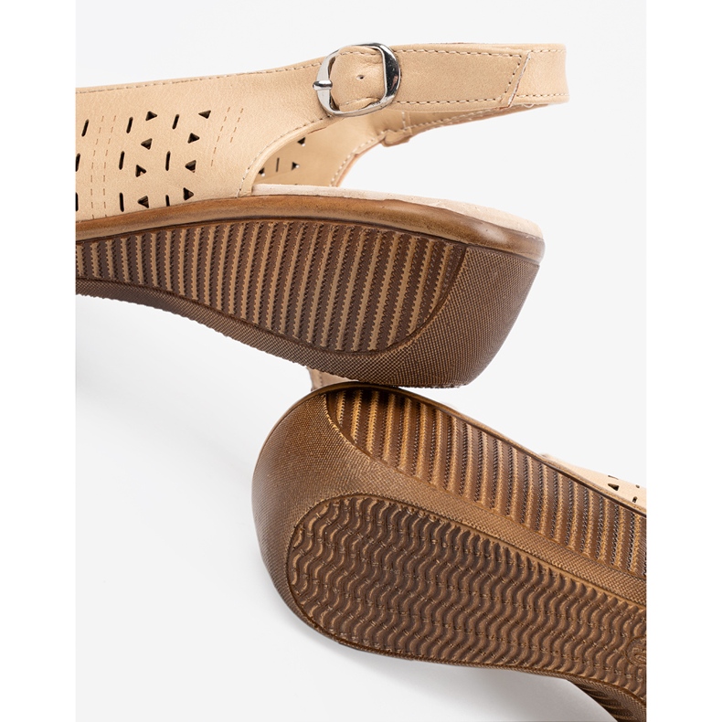 Shelvt Sandales compensées ajourées beiges 1