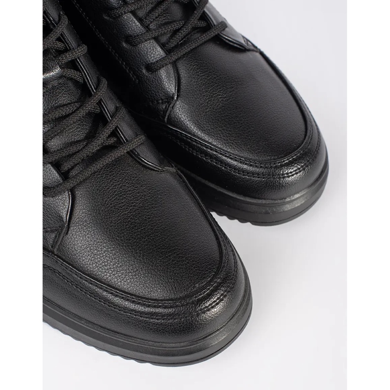 Chaussures pour hommes isolés noirs 1