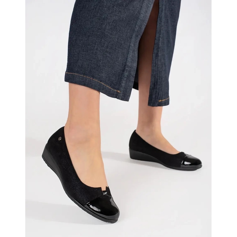 Goodin Chaussures noires avec un orteil verni le noir 1