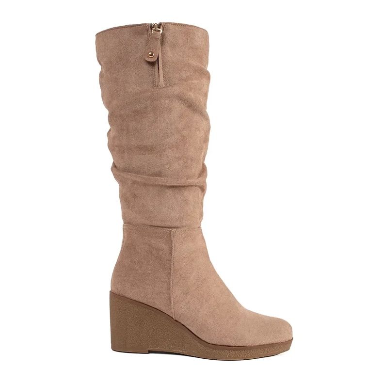 Bottes de femmes en daim beige devant le genou 1