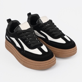 Baskets pour femmes noires avec inserts blancs. le noir 2 Baskets pour femmes noires avec inserts blancs. le noir 2