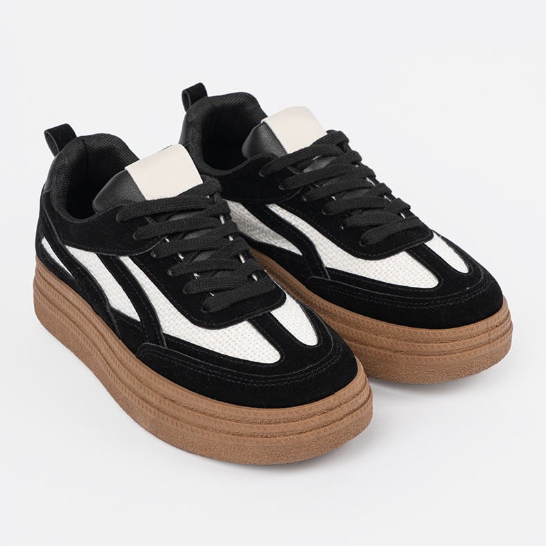 Baskets pour femmes noires avec inserts blancs. 2