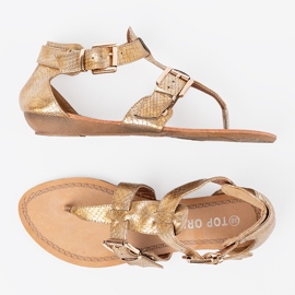 Sandales dorées dans le style du japonais avec des boucles d'or 6