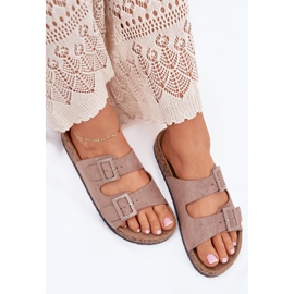 Slippers pour femmes sur une plate-forme en liège avec des boucles sombres beige 7