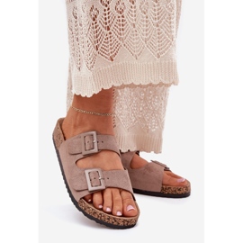 Slippers pour femmes sur une plate-forme en liège avec des boucles sombres beige 1