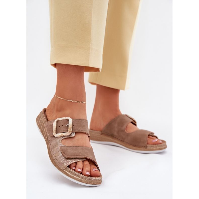 Les tongs des femmes avec une boucle et un velcro inblu mk000013 brun 2