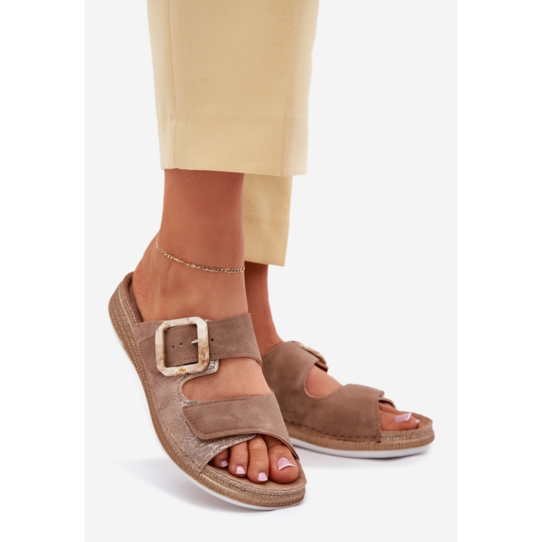 Les tongs des femmes avec une boucle et un velcro inblu mk000013 brun 1