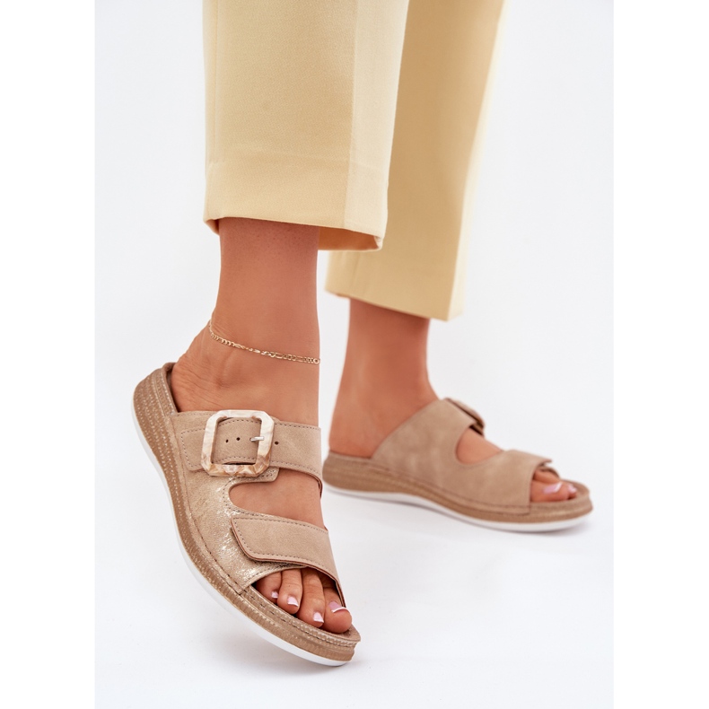 Les tongs des femmes avec une boucle et un velcro inblu MK000013 beige 2 Les tongs des femmes avec une boucle et un velcro inblu MK000013 beige 2