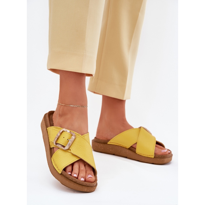 Les tongs en cuir des femmes avec INBLU ED0003IU Yellow jaune 2