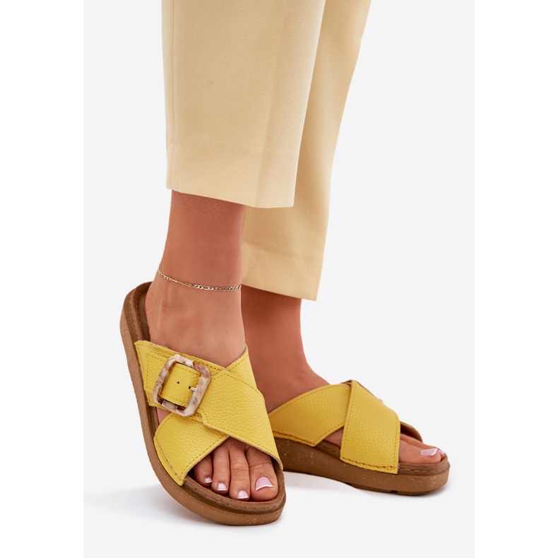 Les tongs en cuir des femmes avec INBLU ED0003IU Yellow jaune 1