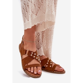 Sandales féminines à thèmes plates avec goujons dorés de chameau brun 1 Sandales féminines à thèmes plates avec goujons dorés de chameau brun 1
