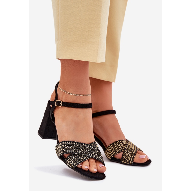 Sandales Pour Femmes Sur Un Talon Haut Noir 1