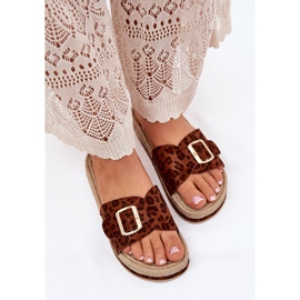 Les tongs pour femmes sur la plate-forme avec une boucle léopard de boucle dorée brun 5