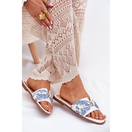 Les tongs des femmes à thèmes plates avec un arc blanc blanche 7