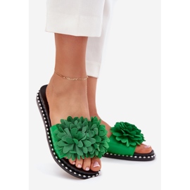 Les tongs des femmes décorés de fleurs vertes 1