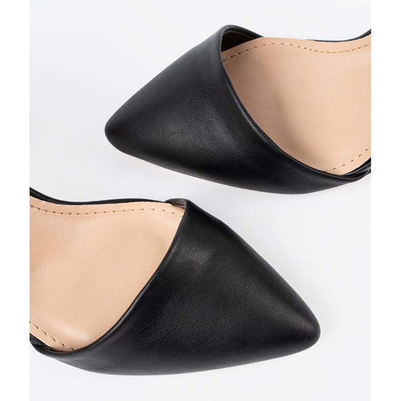 Pompes noires sur un talon haut le noir 1 Pompes noires sur un talon haut le noir 1