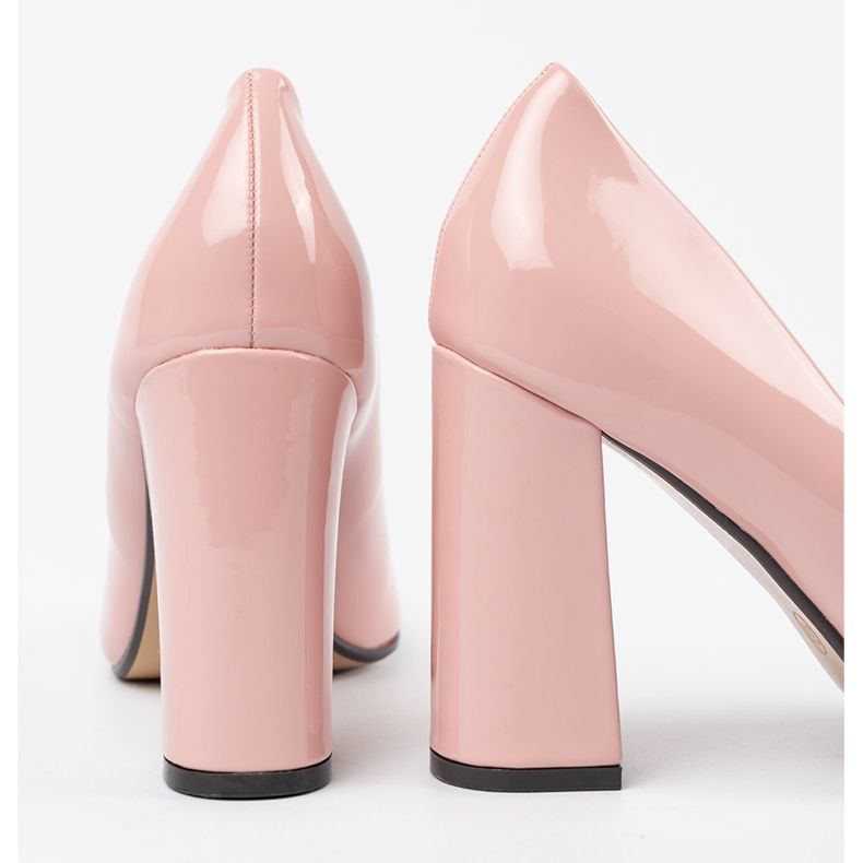 Seastar Pompes peintes sur le poteau rose 1