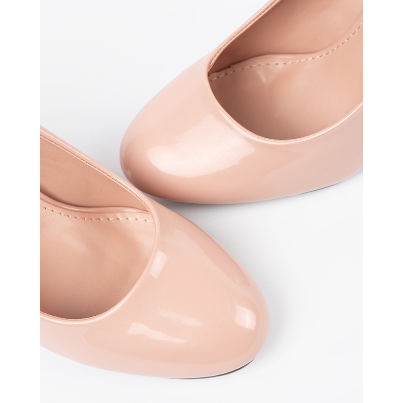 Seastar Pompes vernies beiges légères sur le poteau 1