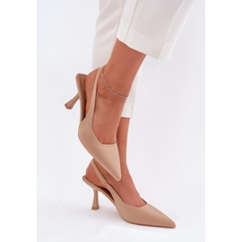 Sandales féminines sur le talon haut beige 2