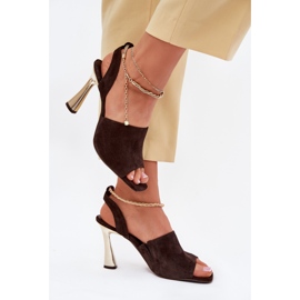 Sandales en daim sur un talon haut avec un bracelet au chocolat décoratif Chebello 4440 brun 1