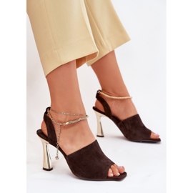 Sandales en daim sur un talon haut avec un bracelet au chocolat décoratif Chebello 4440 brun 4