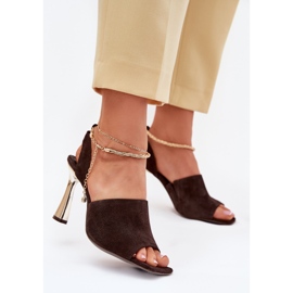Sandales en daim sur un talon haut avec un bracelet au chocolat décoratif Chebello 4440 brun 9