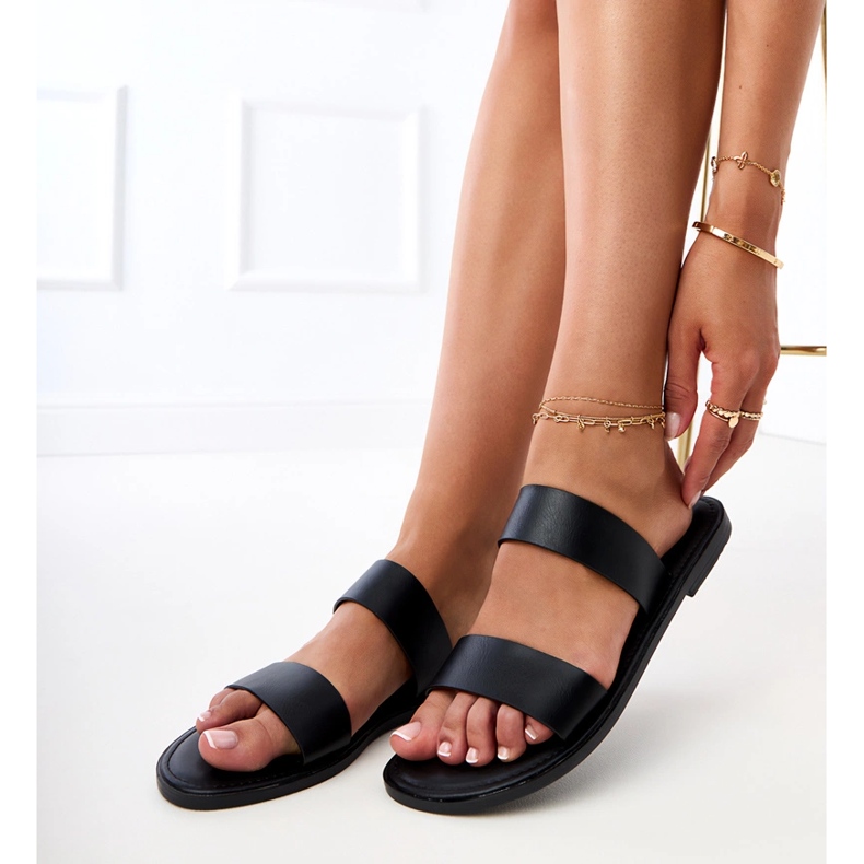Slippers des femmes noires avec rayures le noir 2 Slippers des femmes noires avec rayures le noir 2