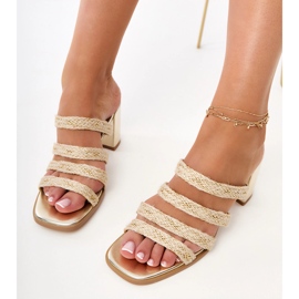 Golden Flip -flops sur le poteau avec des rayures tressées doré 1