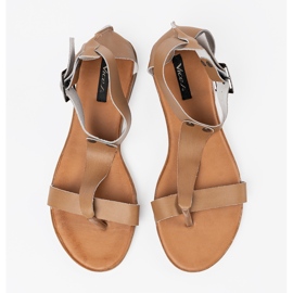 Sandales en cuir brun dans le style du japonais 1