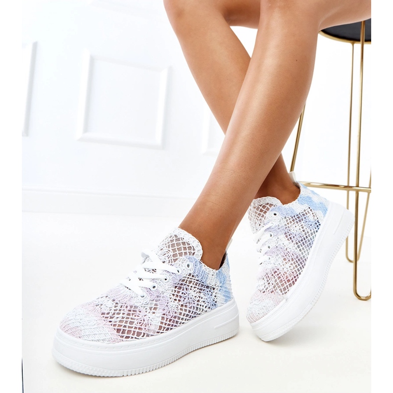 Sneakers ouverts multicolores sur la plate-forme blanc 2