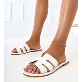 Flip blanc -flops décorés de découpes blanche 1