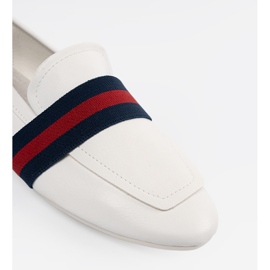 Ballerines blanches avec rayures décoratives 1