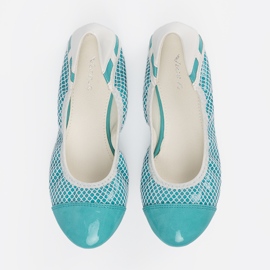 Ballerines bleues avec une passoire blanche 4