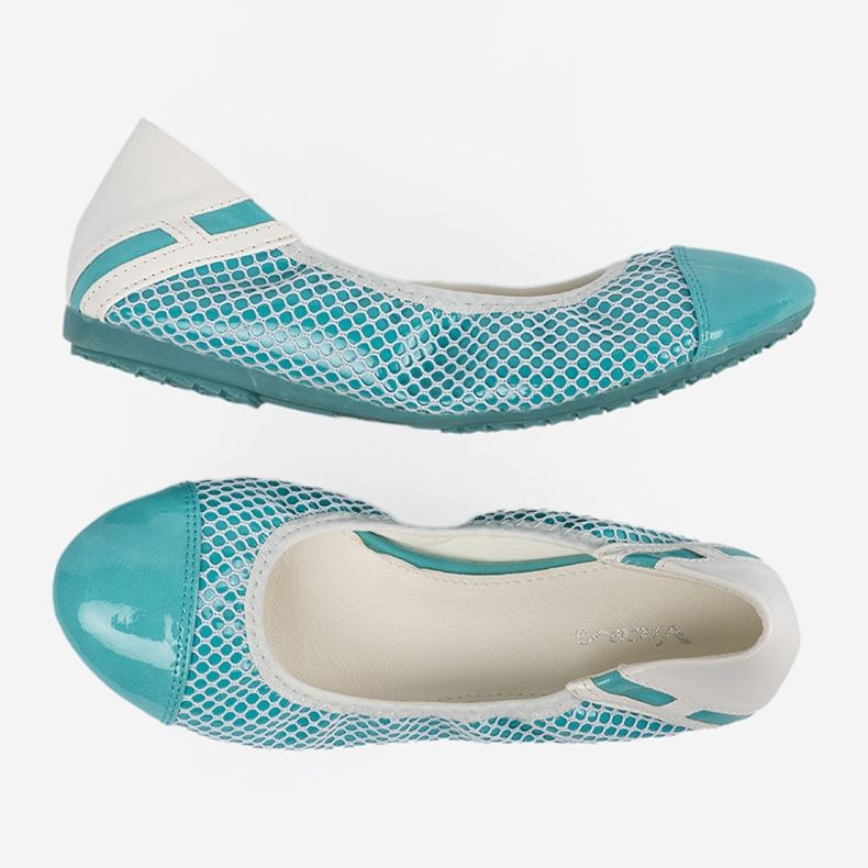 Ballerines bleues avec une passoire blanche 1