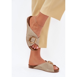 Les tongs en cuir avec une pince dorée Maciejka 07000-22 Pistache vert 3