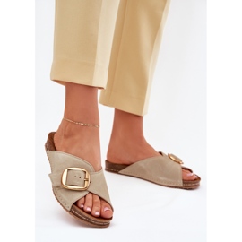 Les tongs en cuir avec une pince dorée Maciejka 07000-22 Pistache vert 2