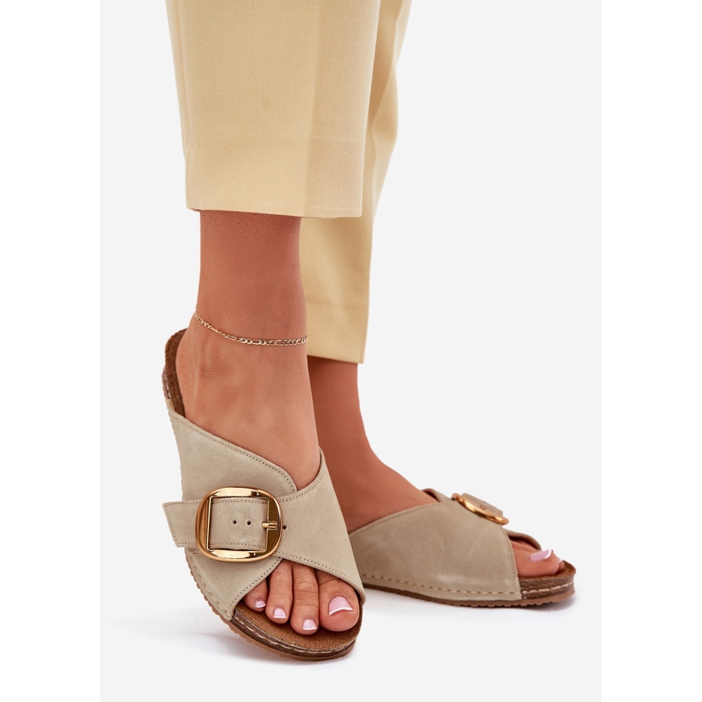 Les tongs en cuir avec une pince dorée Maciejka 07000-22 Pistache vert 1