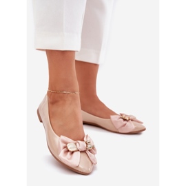 Ballerines peintes avec un arc et une broche dorée beige 1