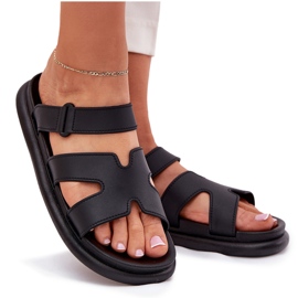 Des pantoufles en caoutchouc pour femmes avec une ceinture noire le noir 8