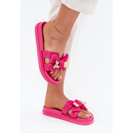 Les tongs pour femmes avec un arc et une broche dorée fuchsia rose 3