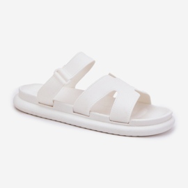 Des pantoufles en caoutchouc pour femmes avec une ceinture blanche 4