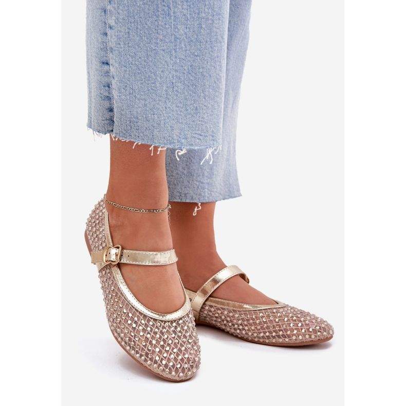 Ballerines pour femmes décorées avec une bande et une pince dorée d'or 1