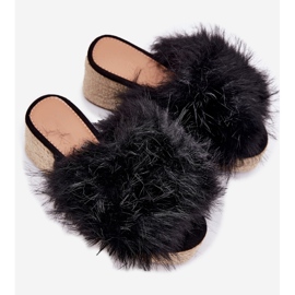 Les tongs des femmes avec un coin avec de la fourrure et du noir 2