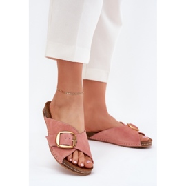 Les tongs en cuir avec une pince dorée Maciejka 07000-15 rose 2 Les tongs en cuir avec une pince dorée Maciejka 07000-15 rose 2