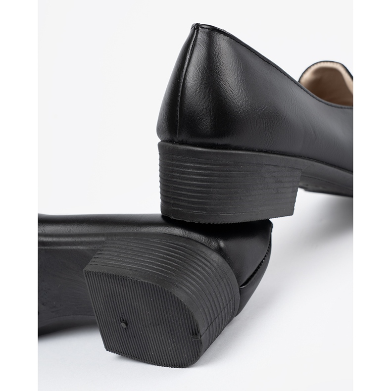 Chaussures à thèmes basses noires 1